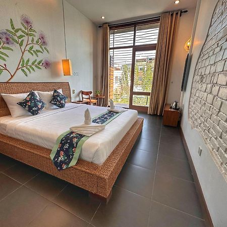 Monsoon Riverside Hotel Phnom Penh Zewnętrze zdjęcie
