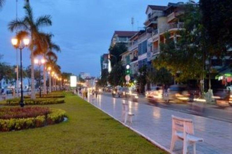 Monsoon Riverside Hotel Phnom Penh Zewnętrze zdjęcie